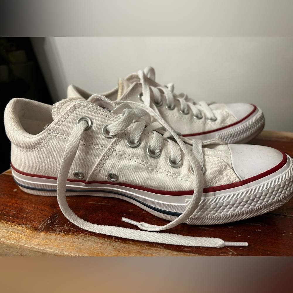 White Low Top Converse Size 7